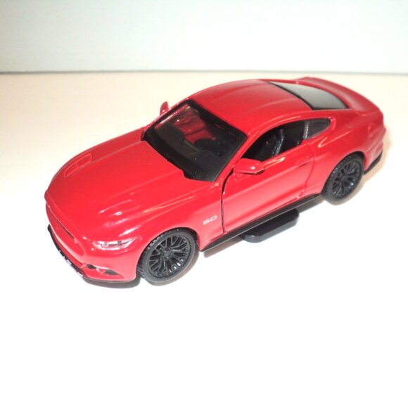 Maisto 2015 Ford Mustang GT Red Scale 1:40 Doors Open On Stand Diecast - Picture 2 of 7